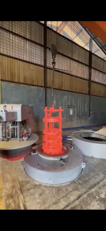 PIT-TYPE HIGH TEMPERATURE CARBURIZING FURNACE