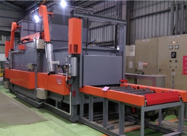 Roller batch type annealing or  tempering furnace