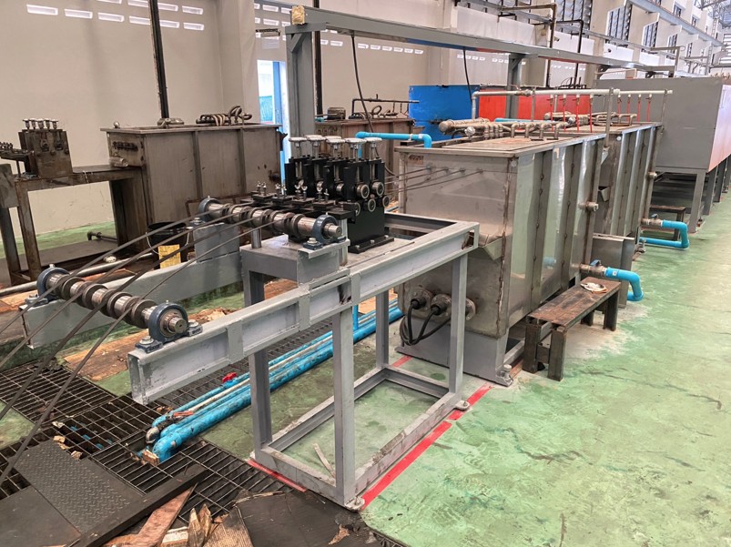 Multi-line continuous steel strip and wire quenching and tempering furnace