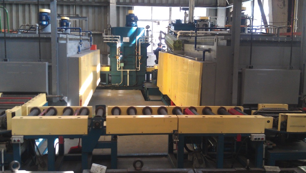 Batch roller type continuous quenching and tempering furnace
